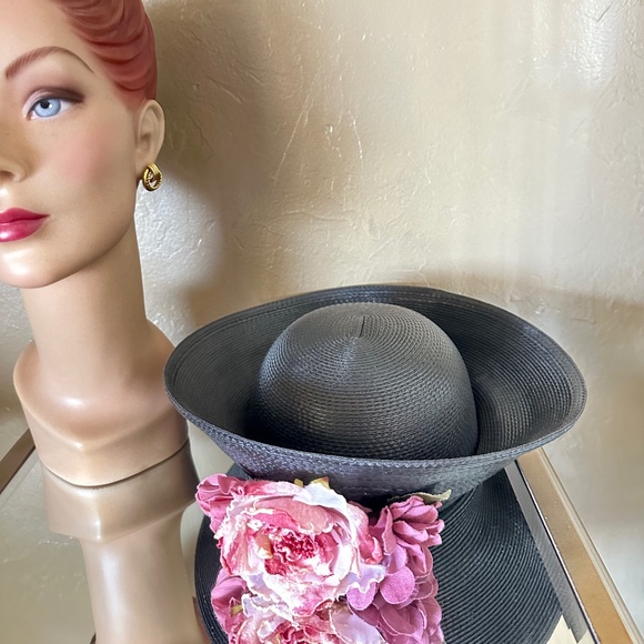 DASHING 1970s\' DESIGNER BLACK STRAW HAT + TALL UPTURNED BRIM + FLOWERS main image 8